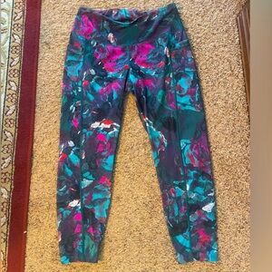 Abstract workout leggings